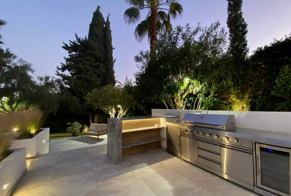 Infinity Elegance: Modern Villa with Spa & Private Gym - Marbella, El Rosario, Spain