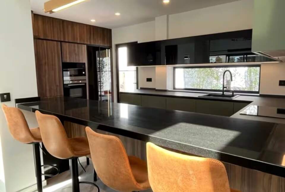 Infinity Elegance: Modern Villa with Spa & Private Gym - Marbella, El Rosario, Spain