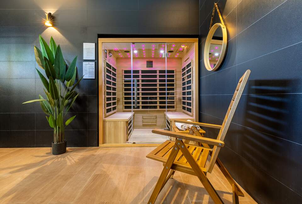 Exquisite Estate with Pool, Spa & Private Cinema - Nibelle, France