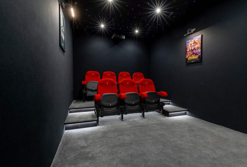 Exquisite Estate with Pool, Spa & Private Cinema - Nibelle, France