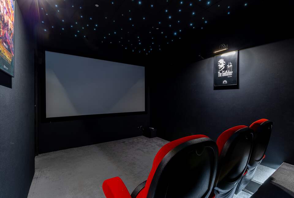 Exquisite Estate with Pool, Spa & Private Cinema - Nibelle, France