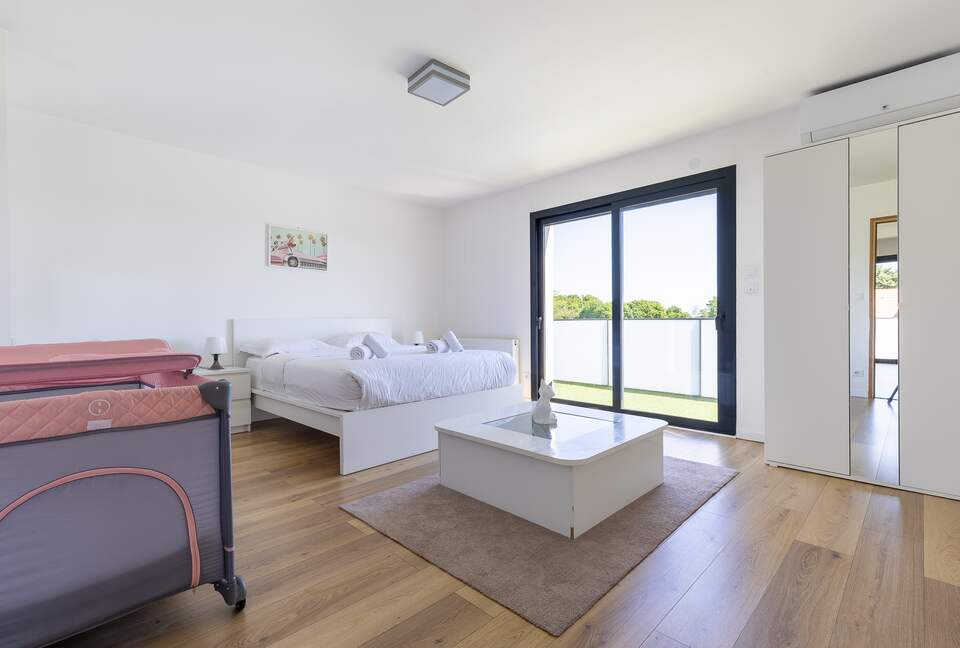 Exquisite Estate with Pool, Spa & Private Cinema - Nibelle, France