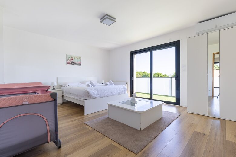 Exquisite Estate with Pool, Spa & Private Cinema - Nibelle, France