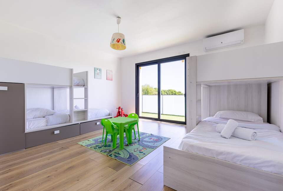 Exquisite Estate with Pool, Spa & Private Cinema - Nibelle, France