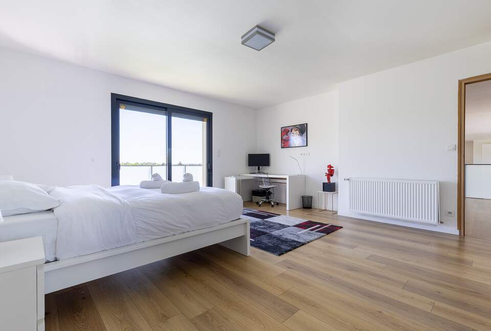 Exquisite Estate with Pool, Spa & Private Cinema - Nibelle, France