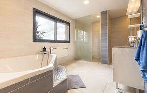 Exquisite Estate with Pool, Spa & Private Cinema - Nibelle, France