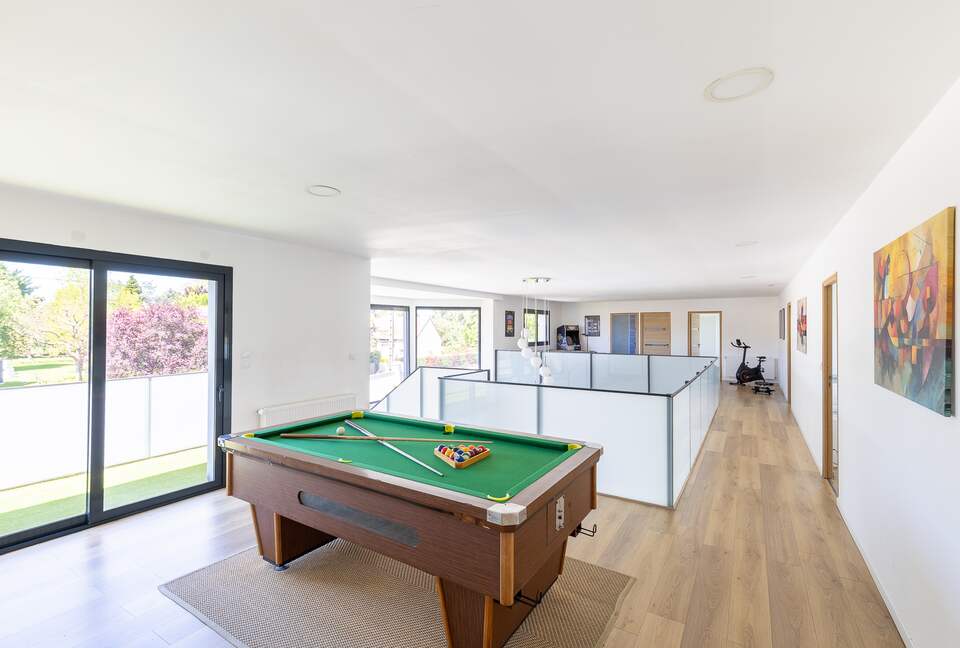 Exquisite Estate with Pool, Spa & Private Cinema - Nibelle, France