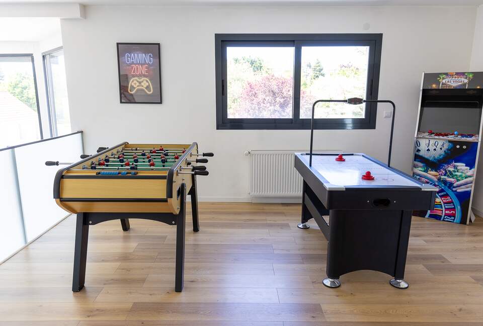 Exquisite Estate with Pool, Spa & Private Cinema - Nibelle, France