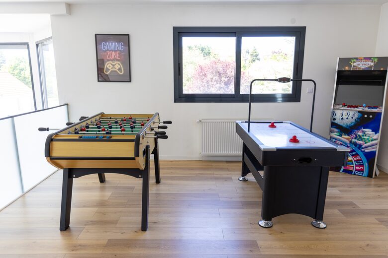 Exquisite Estate with Pool, Spa & Private Cinema - Nibelle, France