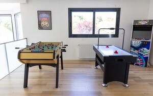 Exquisite Estate with Pool, Spa & Private Cinema - Nibelle, France