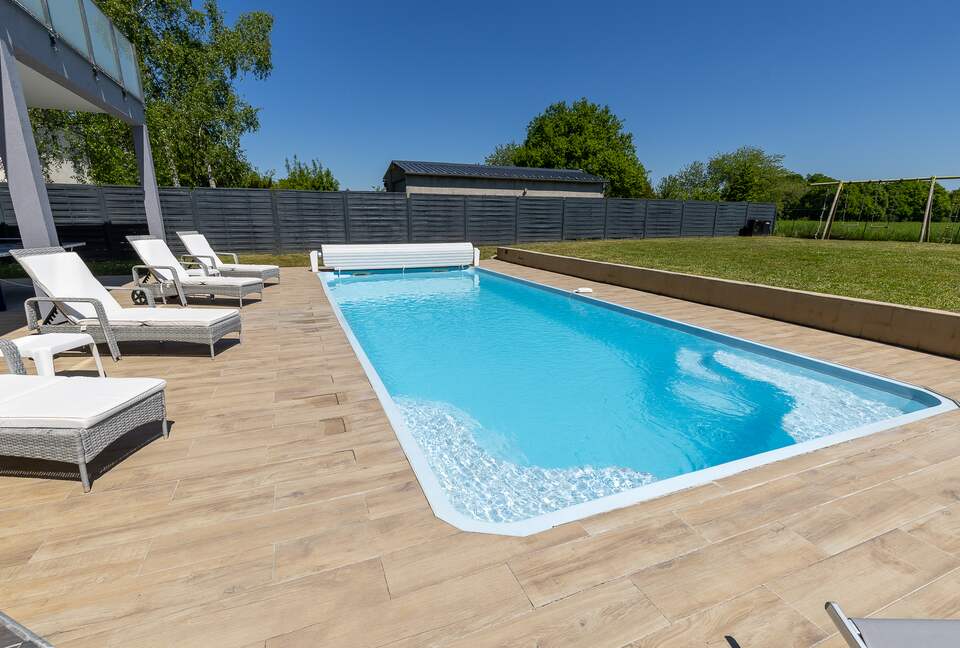 Exquisite Estate with Pool, Spa & Private Cinema - Nibelle, France