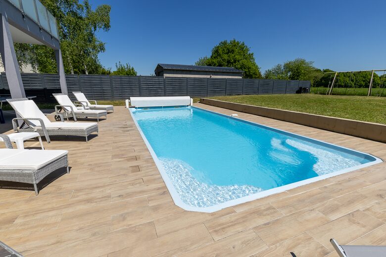 Exquisite Estate with Pool, Spa & Private Cinema - Nibelle, France