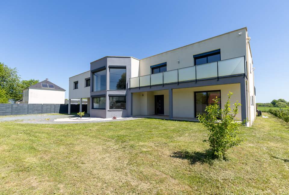 Exquisite Estate with Pool, Spa & Private Cinema - Nibelle, France