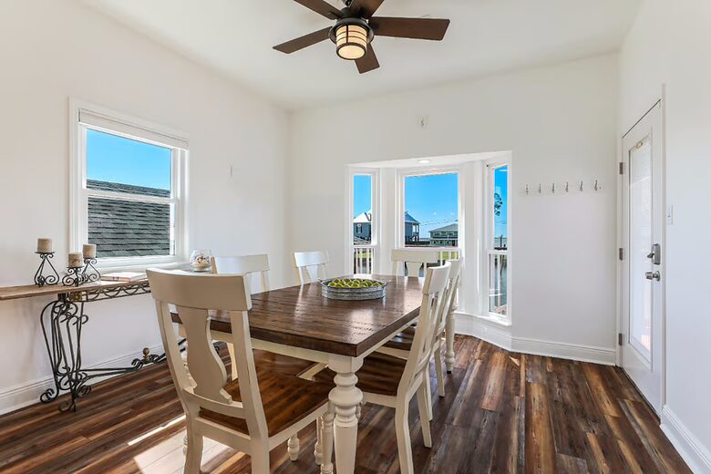 Waterfront Escape 20 minutes to New Orleans - Slidell, Louisiana