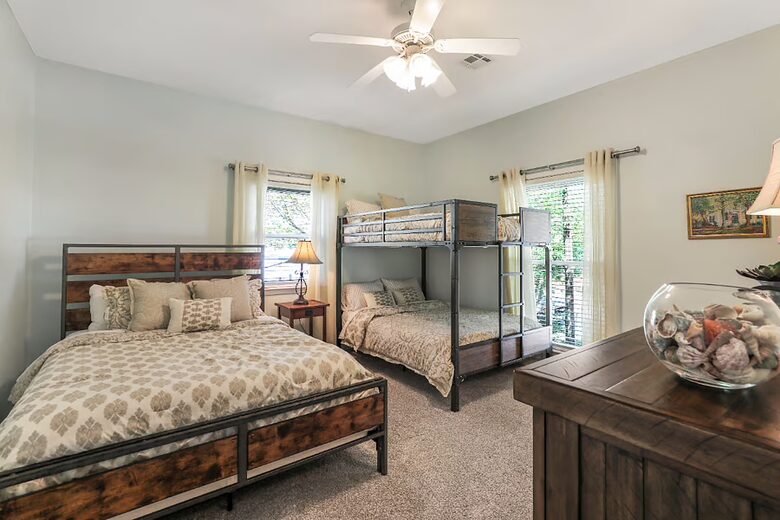 Waterfront Escape 20 minutes to New Orleans - Slidell, Louisiana