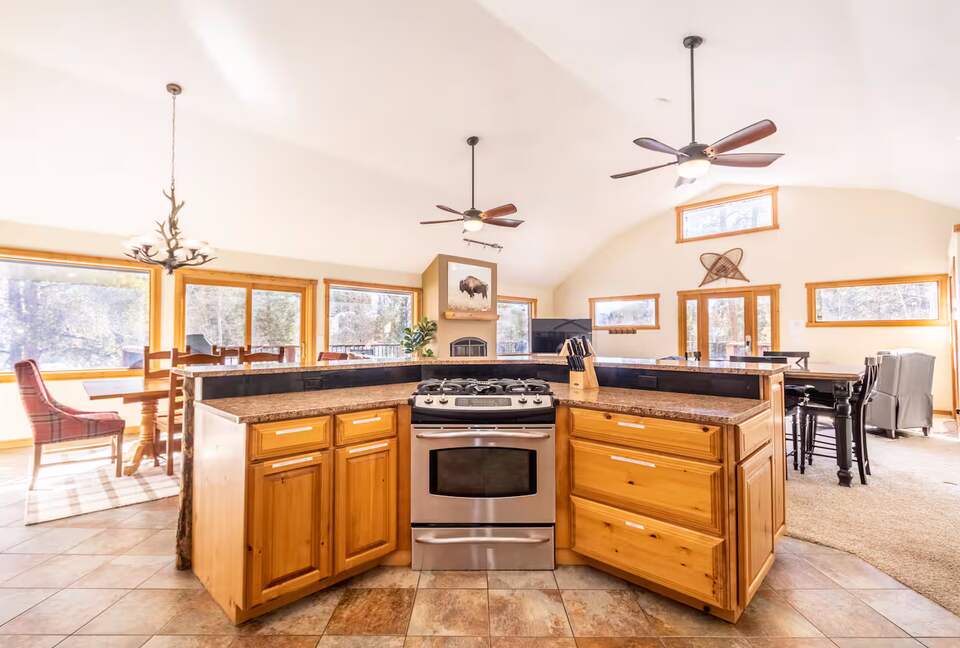 Alpine Hideaway in Keystone with Mountain Views - Keystone, Colorado