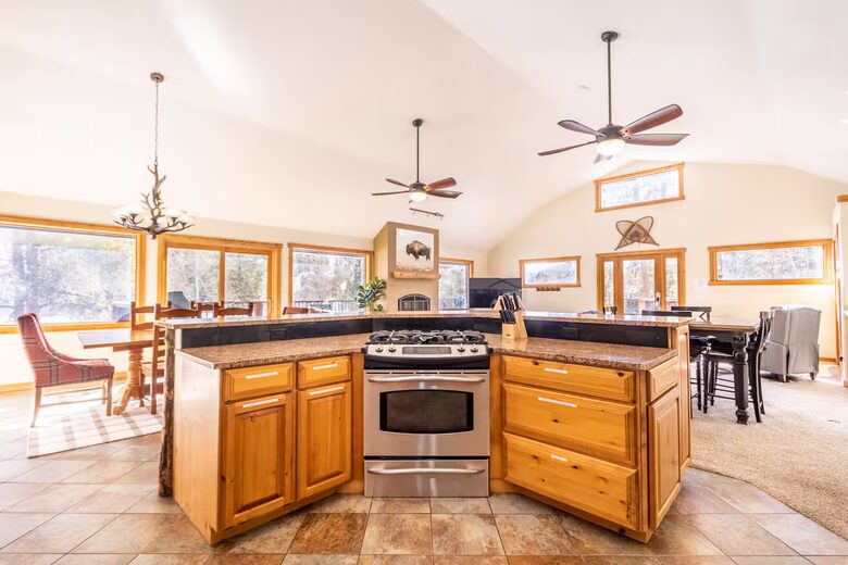 Alpine Hideaway in Keystone with Mountain Views - Keystone, Colorado