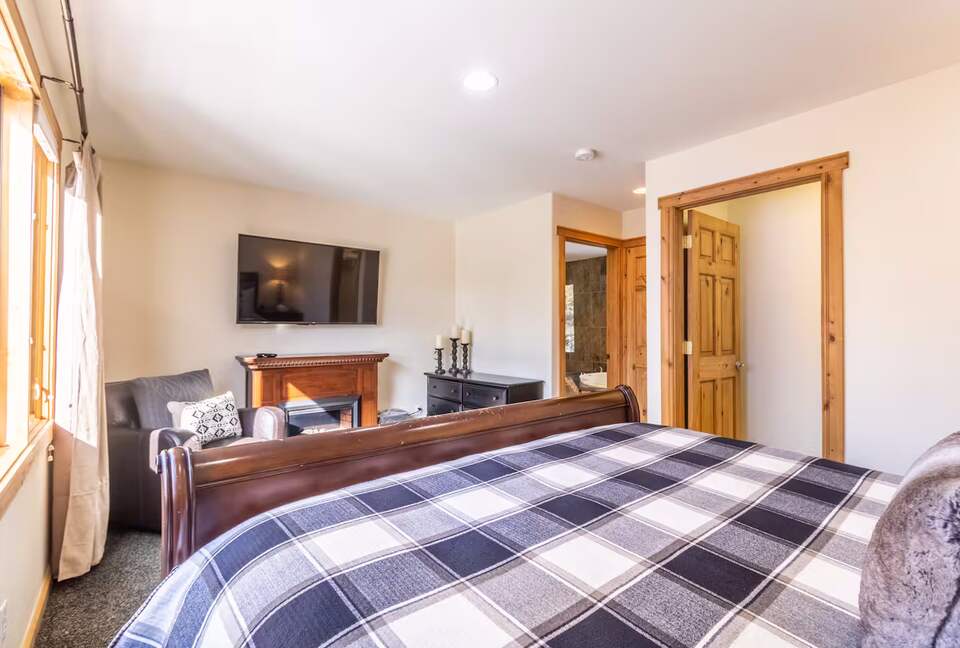 Alpine Hideaway in Keystone with Mountain Views - Keystone, Colorado