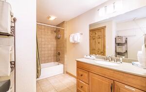 Alpine Hideaway in Keystone with Mountain Views - Keystone, Colorado