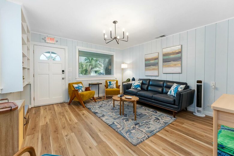 Poolside Bungalow Steps from Indian Rocks Beach - Indian Rocks Beach, Florida