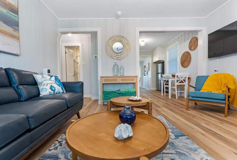 Poolside Bungalow Steps from Indian Rocks Beach - Indian Rocks Beach, Florida