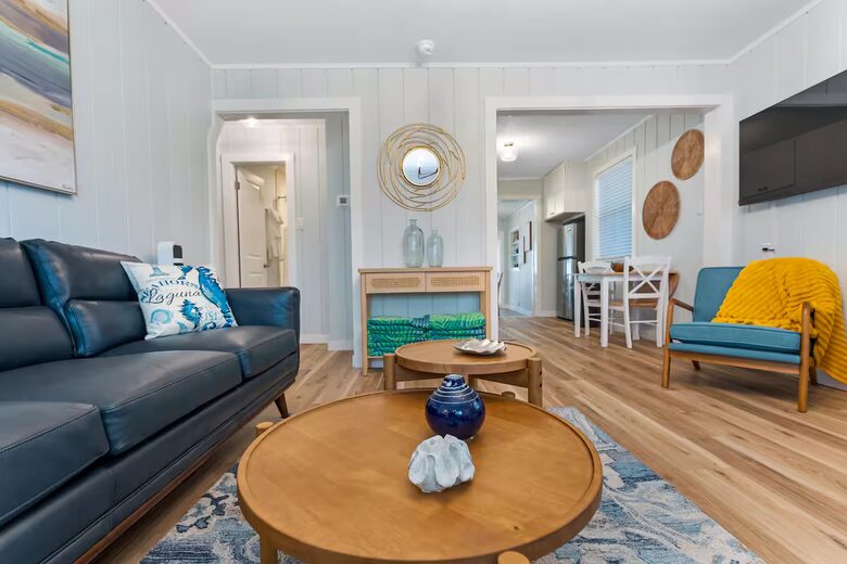 Poolside Bungalow Steps from Indian Rocks Beach - Indian Rocks Beach, Florida