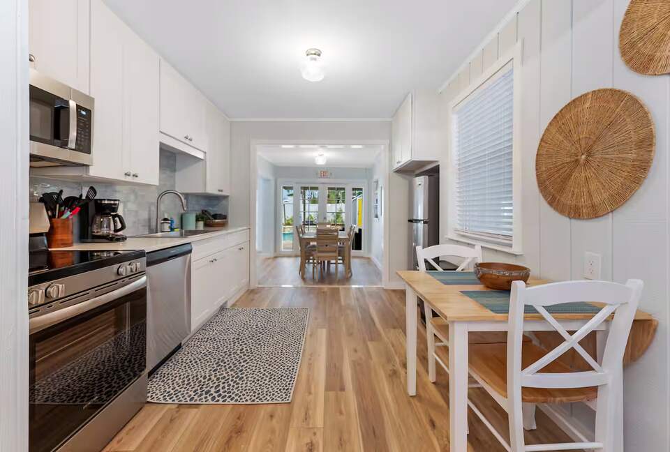 Poolside Bungalow Steps from Indian Rocks Beach - Indian Rocks Beach, Florida