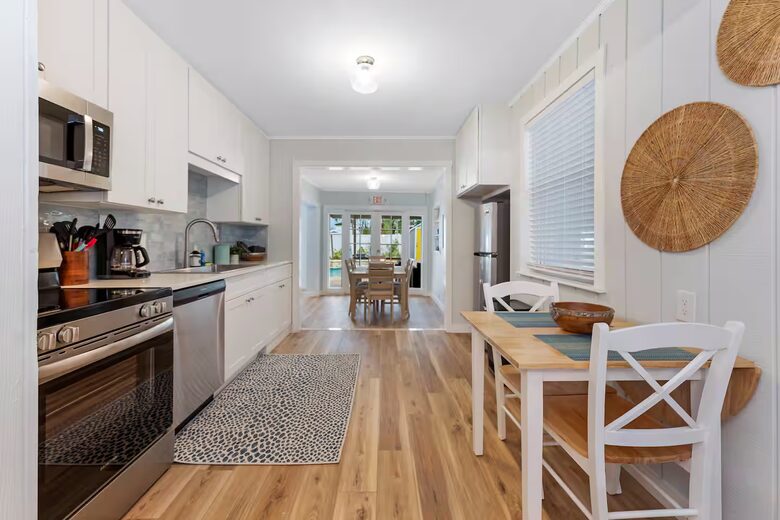 Poolside Bungalow Steps from Indian Rocks Beach - Indian Rocks Beach, Florida