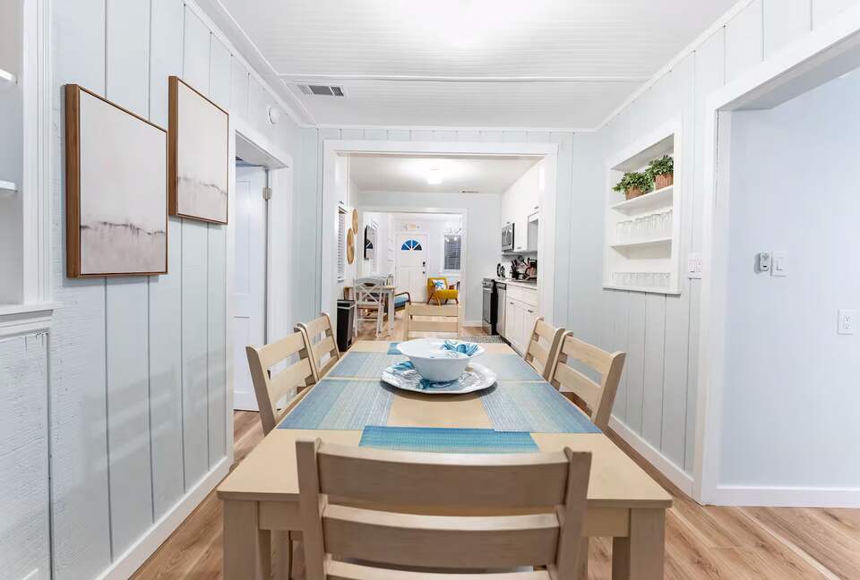 Poolside Bungalow Steps from Indian Rocks Beach - Indian Rocks Beach, Florida