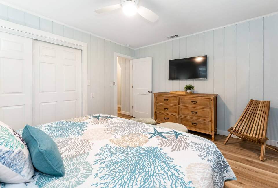 Poolside Bungalow Steps from Indian Rocks Beach - Indian Rocks Beach, Florida