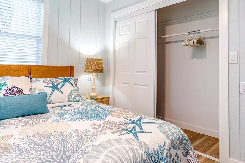 Poolside Bungalow Steps from Indian Rocks Beach - Indian Rocks Beach, Florida