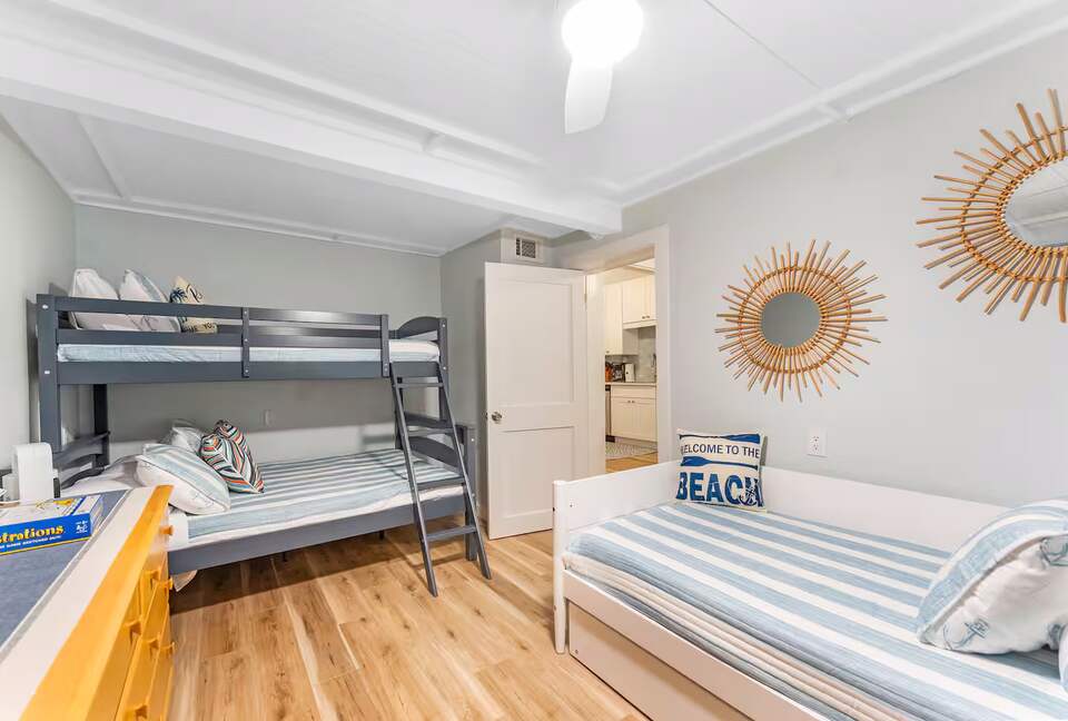 Poolside Bungalow Steps from Indian Rocks Beach - Indian Rocks Beach, Florida