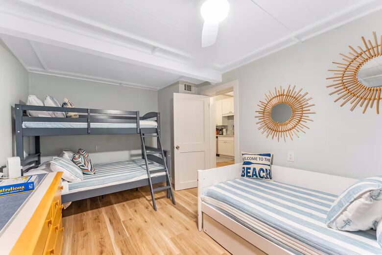 Poolside Bungalow Steps from Indian Rocks Beach - Indian Rocks Beach, Florida