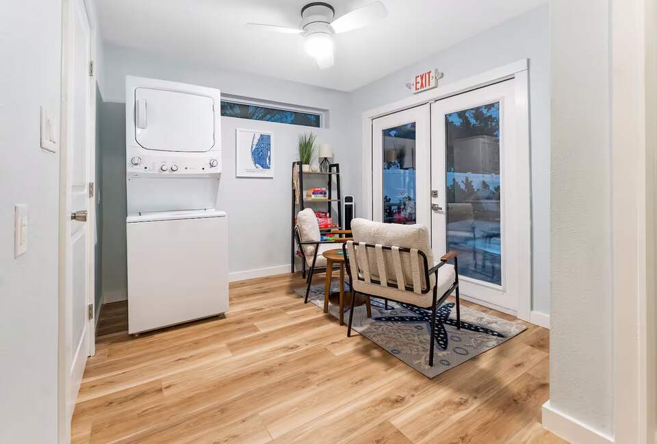 Poolside Bungalow Steps from Indian Rocks Beach - Indian Rocks Beach, Florida