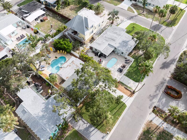 Poolside Bungalow Steps from Indian Rocks Beach - Indian Rocks Beach, Florida