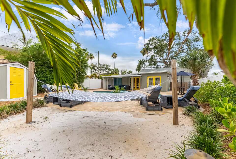 Poolside Bungalow Steps from Indian Rocks Beach - Indian Rocks Beach, Florida