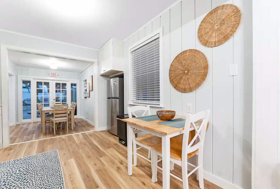 Poolside Bungalow Steps from Indian Rocks Beach - Indian Rocks Beach, Florida