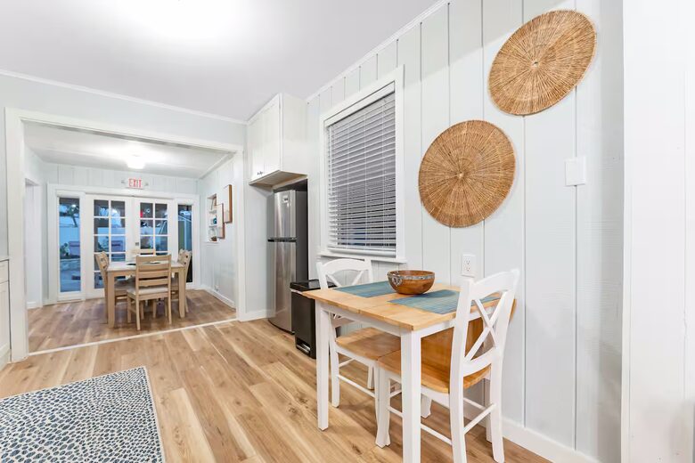 Poolside Bungalow Steps from Indian Rocks Beach - Indian Rocks Beach, Florida