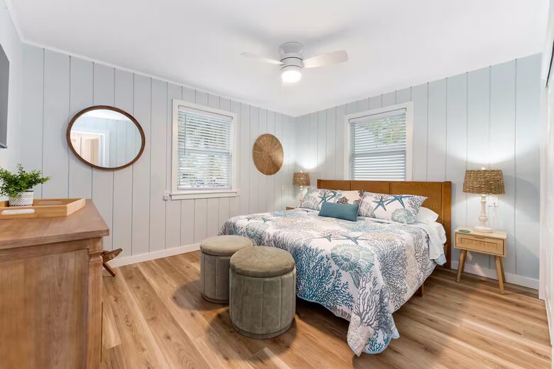 Poolside Bungalow Steps from Indian Rocks Beach - Indian Rocks Beach, Florida