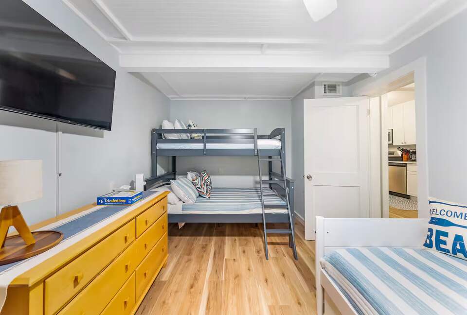 Poolside Bungalow Steps from Indian Rocks Beach - Indian Rocks Beach, Florida