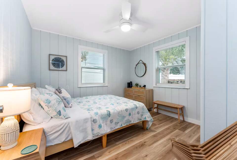 Poolside Bungalow Steps from Indian Rocks Beach - Indian Rocks Beach, Florida