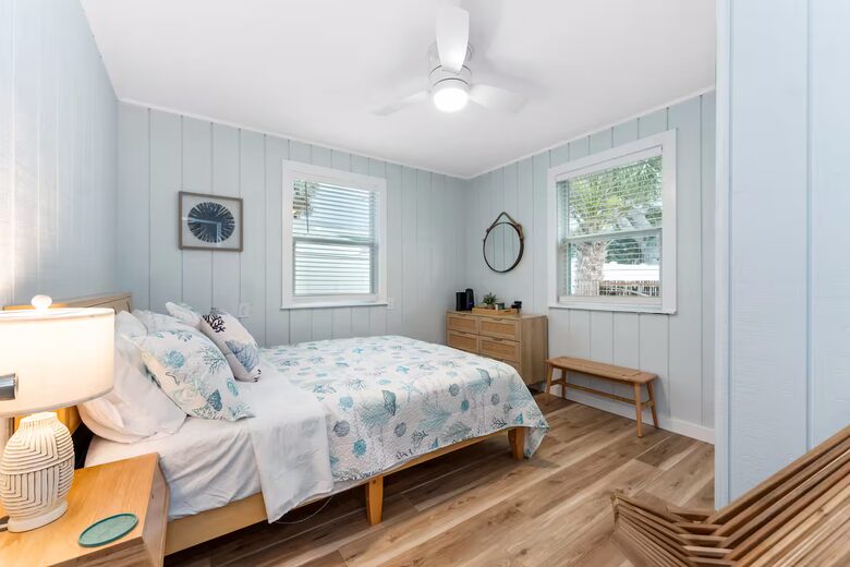 Poolside Bungalow Steps from Indian Rocks Beach - Indian Rocks Beach, Florida