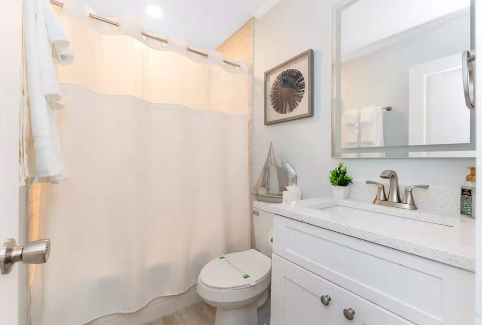 Poolside Bungalow Steps from Indian Rocks Beach - Indian Rocks Beach, Florida