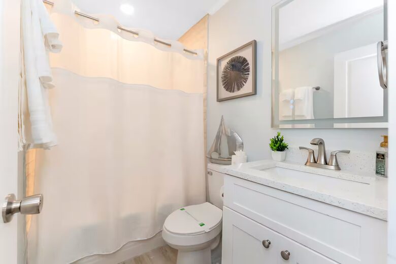 Poolside Bungalow Steps from Indian Rocks Beach - Indian Rocks Beach, Florida