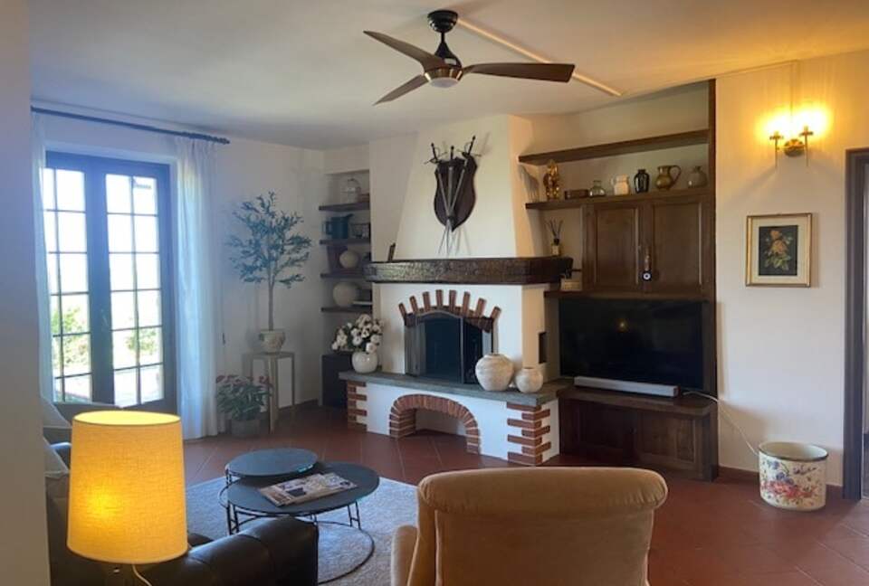 Elegant Italian Retreat Surrounded by Vineyards - Piana del Salto, Italy