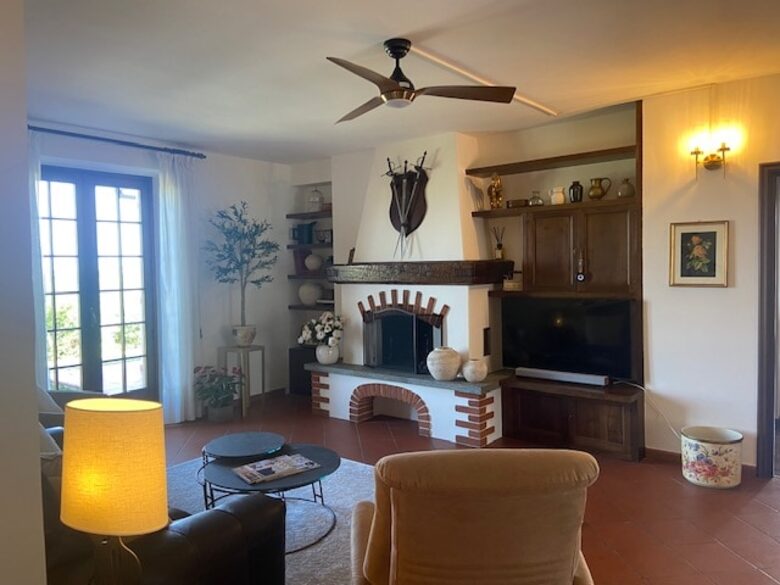 Elegant Italian Retreat Surrounded by Vineyards - Piana del Salto, Italy