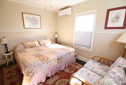 Lovely 1890 Victorian - "Impatiens House" - Cape May, New Jersey