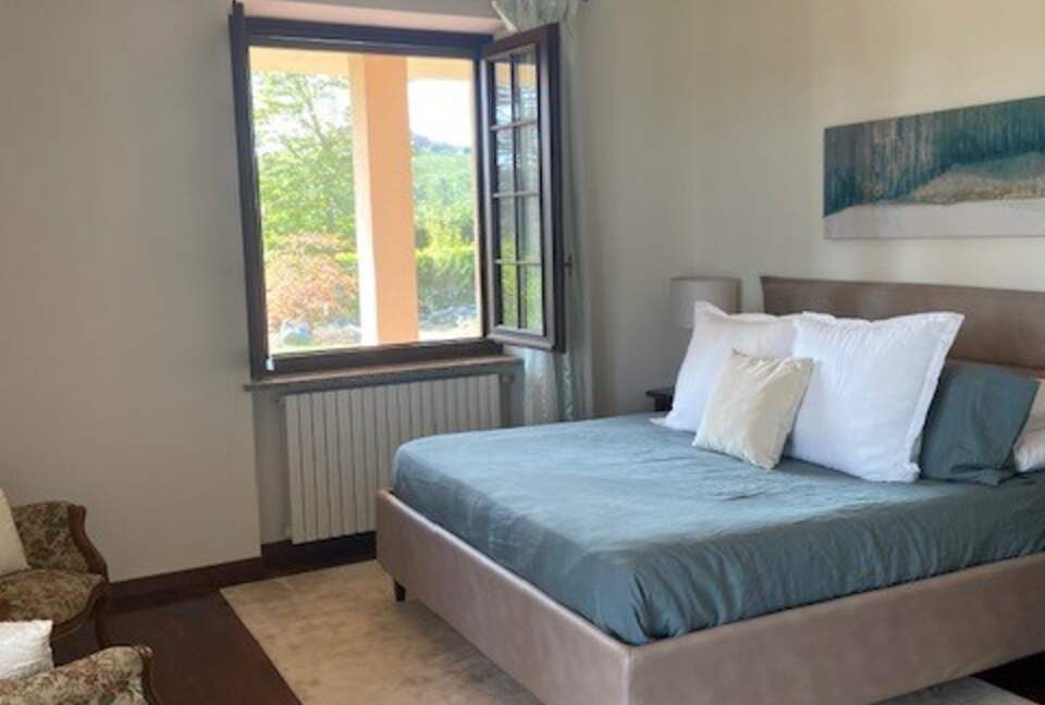 Elegant Italian Retreat Surrounded by Vineyards - Piana del Salto, Italy