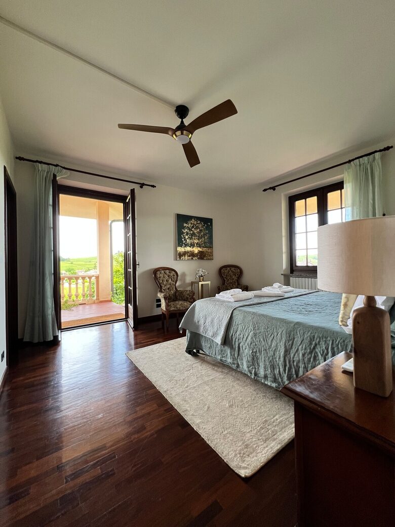 Elegant Italian Retreat Surrounded by Vineyards - Piana del Salto, Italy