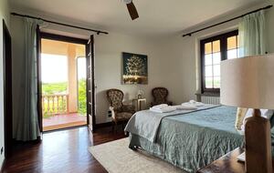 Elegant Italian Retreat Surrounded by Vineyards - Piana del Salto, Italy